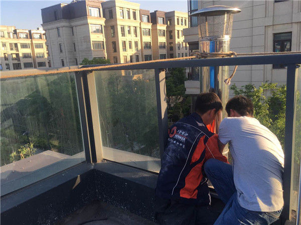 平客壁爐法國totem壁爐現(xiàn)場安裝.jpg 12.jpg