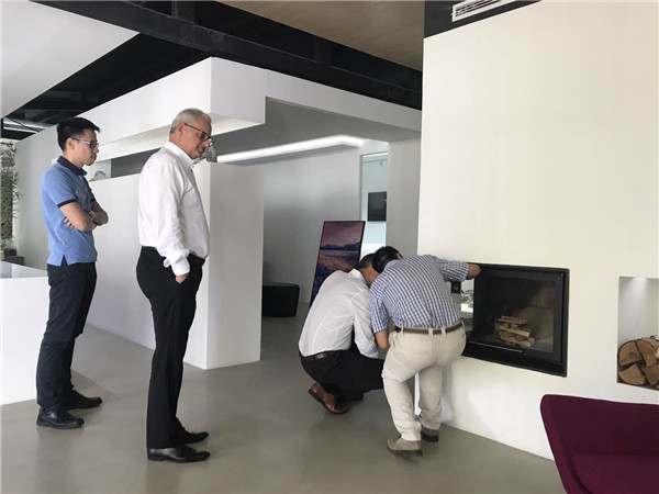 德國肖特公司全球銷售副總裁Stefan Hergott來訪平客壁爐旗艦展廳.jpg