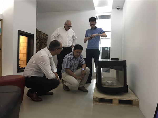 德國肖特公司全球銷售副總裁Stefan Hergott來訪平客壁爐旗艦展廳.jpg