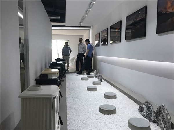 德國肖特公司全球銷售副總裁Stefan Hergott來訪平客壁爐旗艦展廳.jpg