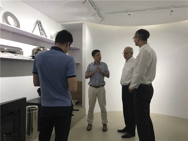 德國肖特公司全球銷售副總裁Stefan Hergott來訪平客壁爐旗艦展廳.jpg