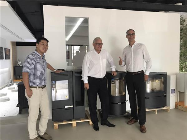 德國肖特公司全球銷售副總裁Stefan Hergott來訪平客壁爐旗艦展廳.jpg