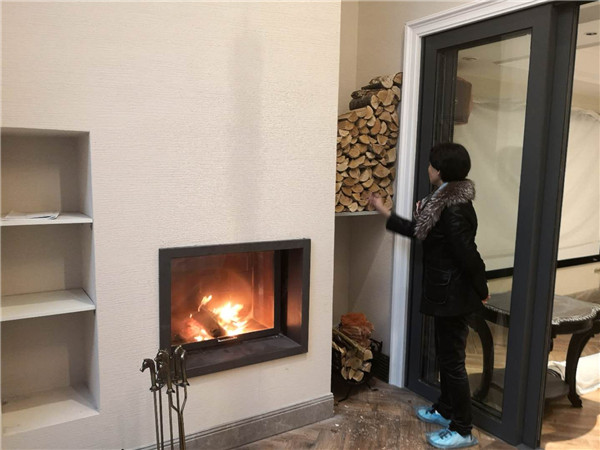 平客壁爐法國totem壁爐現(xiàn)場安裝.jpg