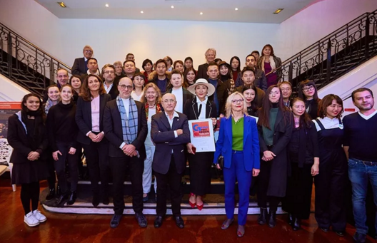 平客壁爐旗艦展廳——Lava榮獲2018法國雙面神“GPDP AWARD”國際設(shè)計(jì)大獎(jiǎng)。.png