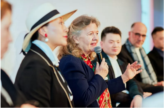 平客壁爐旗艦展廳——Lava榮獲2018法國雙面神“GPDP AWARD”國際設(shè)計(jì)大獎(jiǎng)。.png