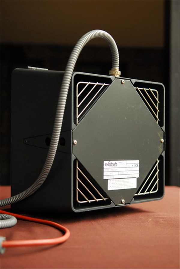 exodraft壁爐排煙風(fēng)機(jī)實拍2.jpg