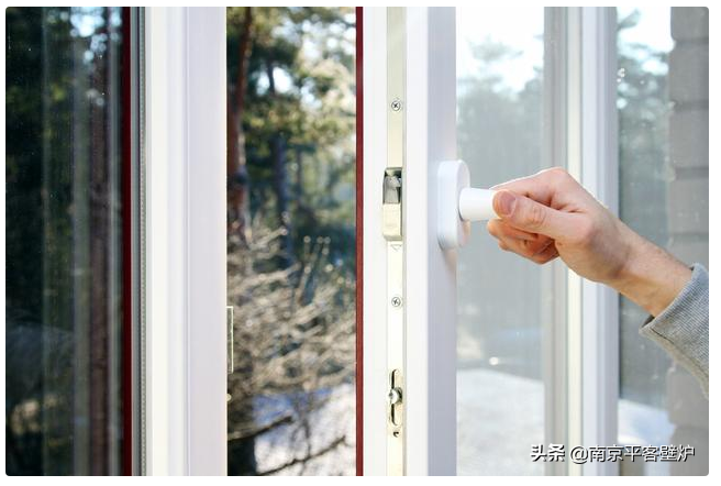 壁爐所在室內(nèi)開(kāi)窗通風(fēng).png 壁爐所在空間開(kāi)窗通風(fēng).png