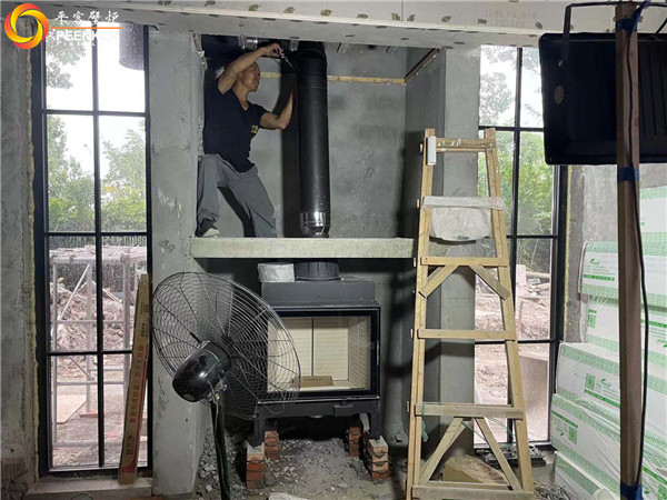 上海湯臣別墅丹麥Morso S101-11壁爐安裝.jpg