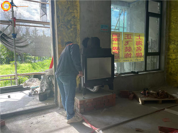 上海風(fēng)荷麗景別墅丹麥壁爐Morso S101-11安裝.jpg