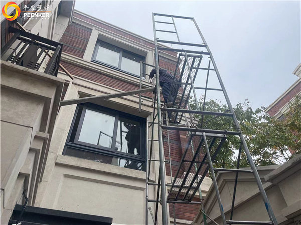 上海中海九峯里別墅丹麥進口壁爐Aduro 15安裝.jpg