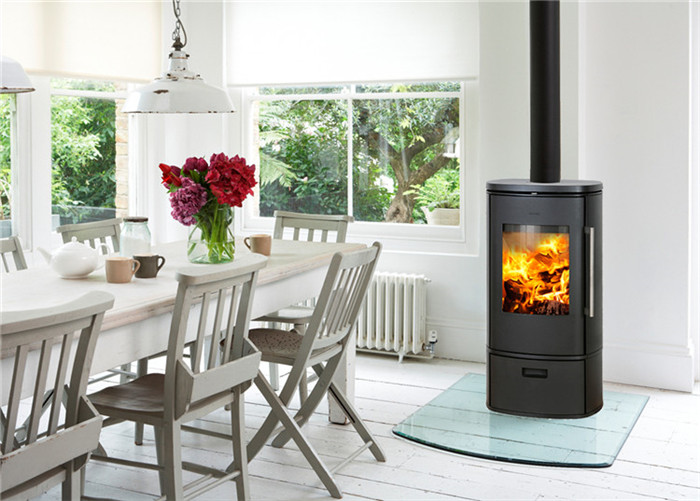 選購指南 | 選擇燃木火爐(壁爐)之前要考慮的 5 件事.jpg 選購指南 | 選擇燃木火爐(壁爐)之前要考慮的 5 件事.jpg