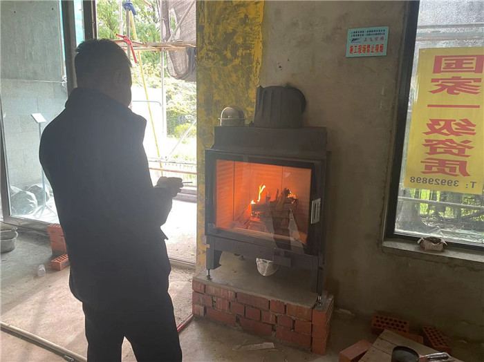 選購指南 | 選擇燃木火爐(壁爐)之前要考慮的 5 件事.jpg 選購指南 | 選擇燃木火爐(壁爐)之前要考慮的 5 件事.jpg