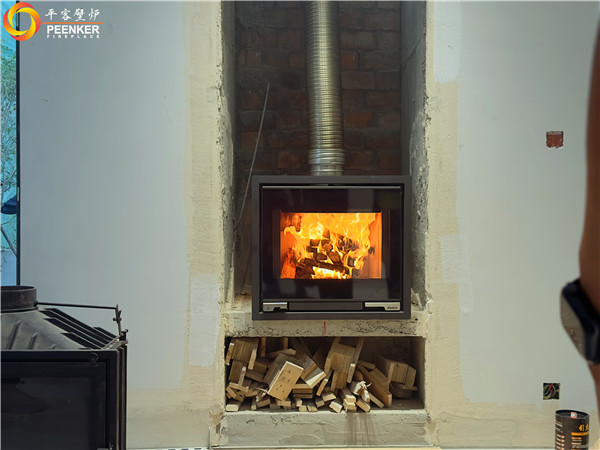 平客壁爐上海萬源城御溪?jiǎng)e墅丹麥Aduro A5壁爐安裝.jpg
