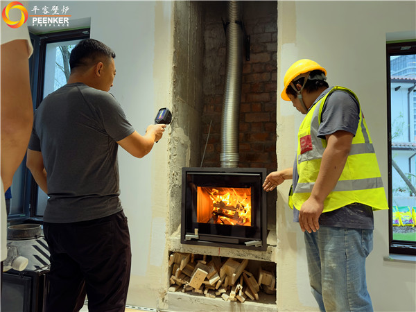 平客壁爐上海萬源城御溪?jiǎng)e墅丹麥Aduro A5壁爐安裝.jpg