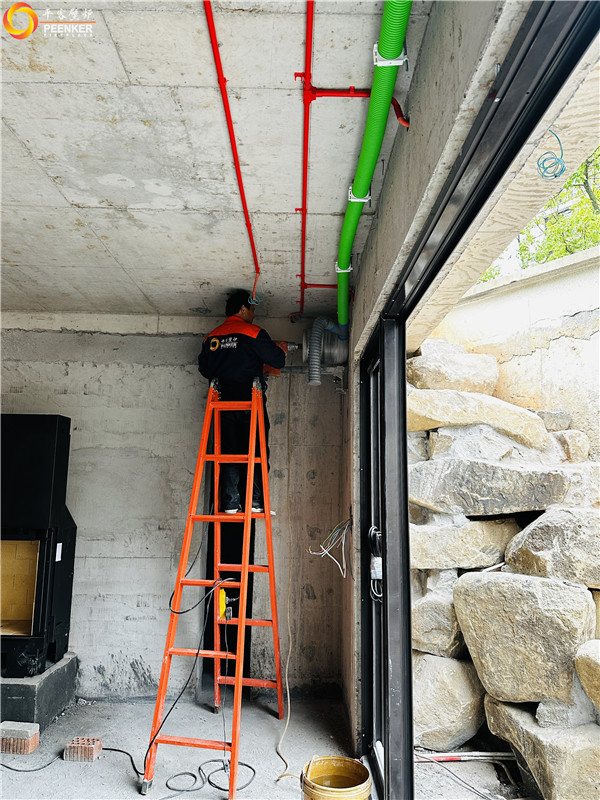 諸暨綠城玫瑰園別墅法國(guó)TOTEM F1100壁爐安裝.jpg