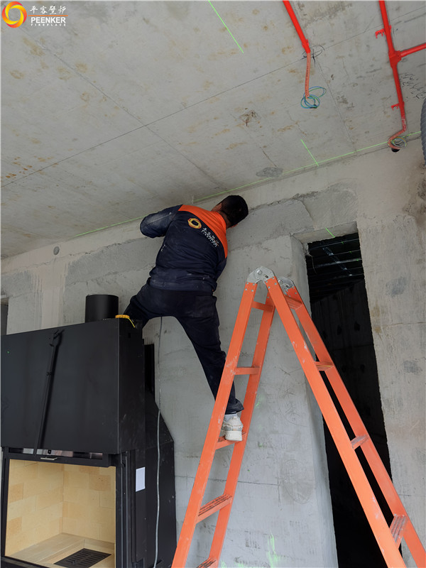 諸暨綠城玫瑰園別墅法國(guó)TOTEM F1100壁爐安裝.jpg