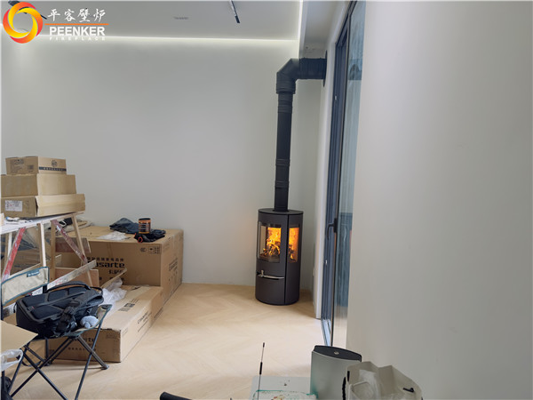 上海九峯里別墅丹麥Aduro A17進(jìn)口壁爐安裝.jpg