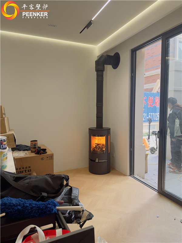 上海九峯里別墅丹麥Aduro A17進(jìn)口壁爐安裝.jpg