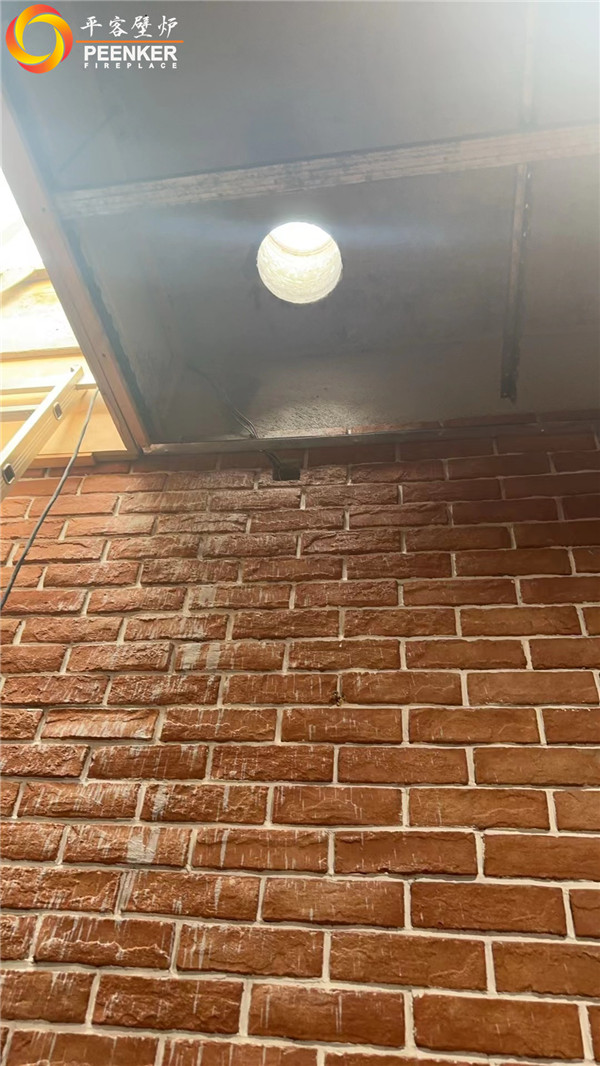 唐山中駿香郡別墅丹麥Morso 2140壁爐+風(fēng)機(jī)安裝.jpg