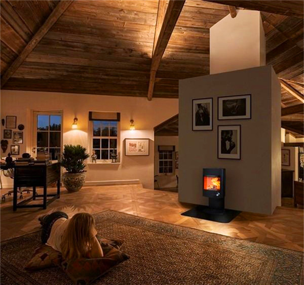 壁爐燒柴取暖.jpg 壁爐燒柴取暖.jpg