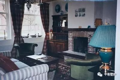 1512521248402456cvHA.png 15個客廳真火壁爐的改造案例(上).png