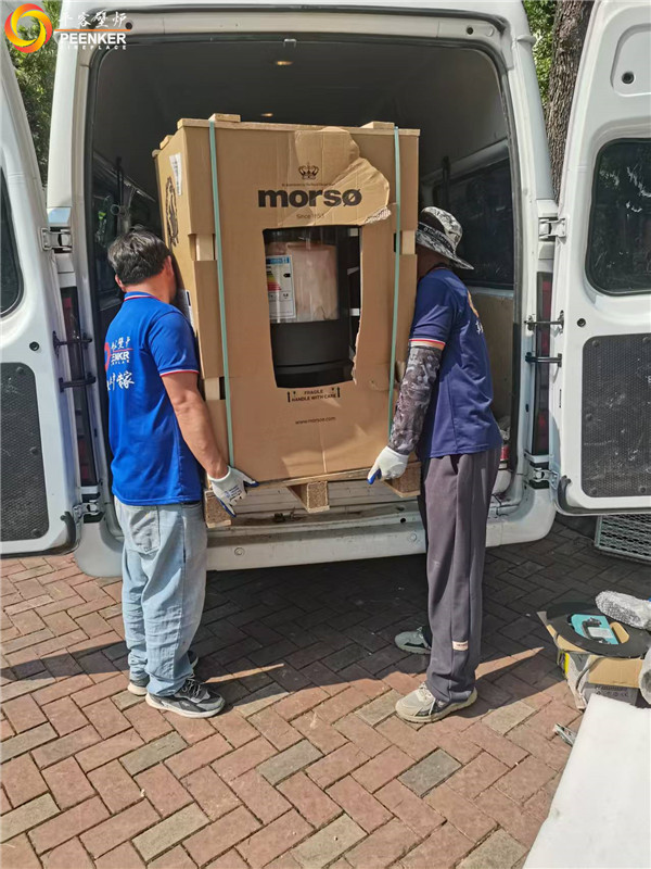 上海環(huán)球翡翠灣丹麥Morso 6848鑄鐵壁爐安裝.jpg