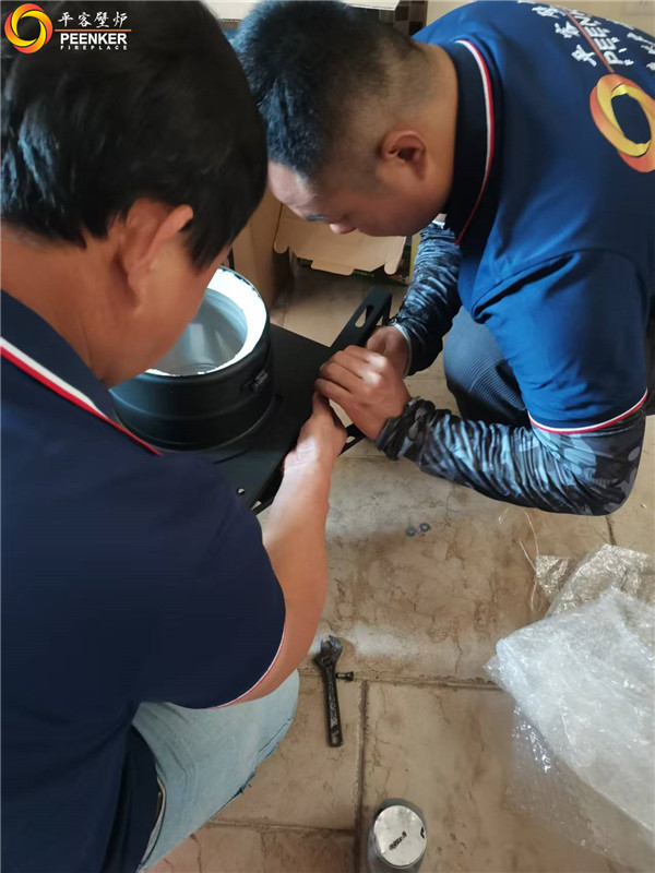 上海環(huán)球翡翠灣丹麥Morso 6848鑄鐵壁爐安裝.jpg