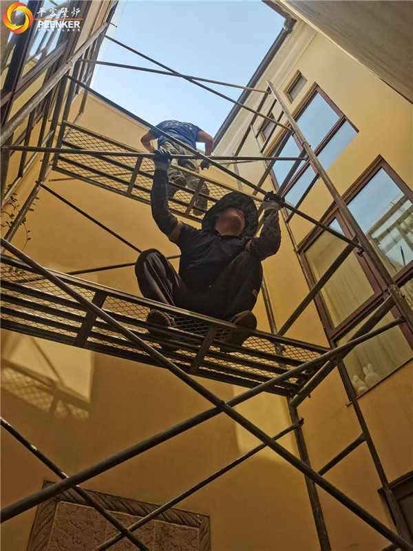 上海環(huán)球翡翠灣丹麥Morso 6848鑄鐵壁爐安裝.jpg