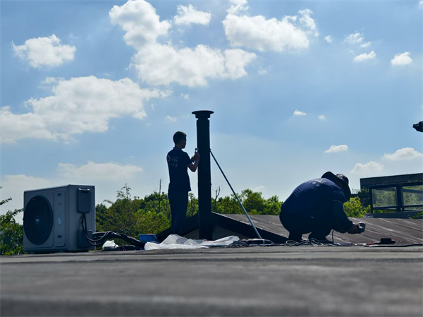 蘇州本色美術(shù)館丹麥Aduro 15壁爐安裝.jpg