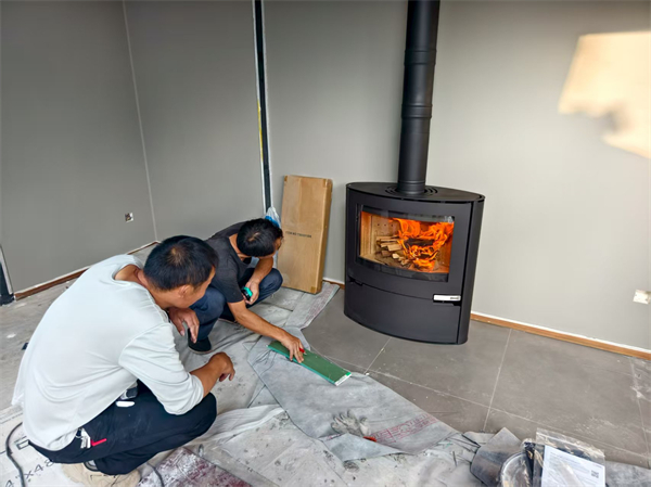 蘇州本色美術(shù)館丹麥Aduro 15壁爐安裝.jpg
