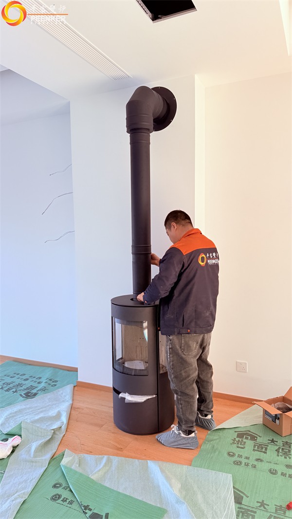 上海自建別墅丹麥Aduro A17獨(dú)立火爐安裝.jpg